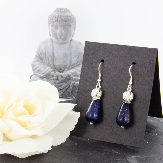 Dunkelblaue Lapislazuli-Ohrhänger mit Silber geschliffener Kugel Fischerhaken in Silber