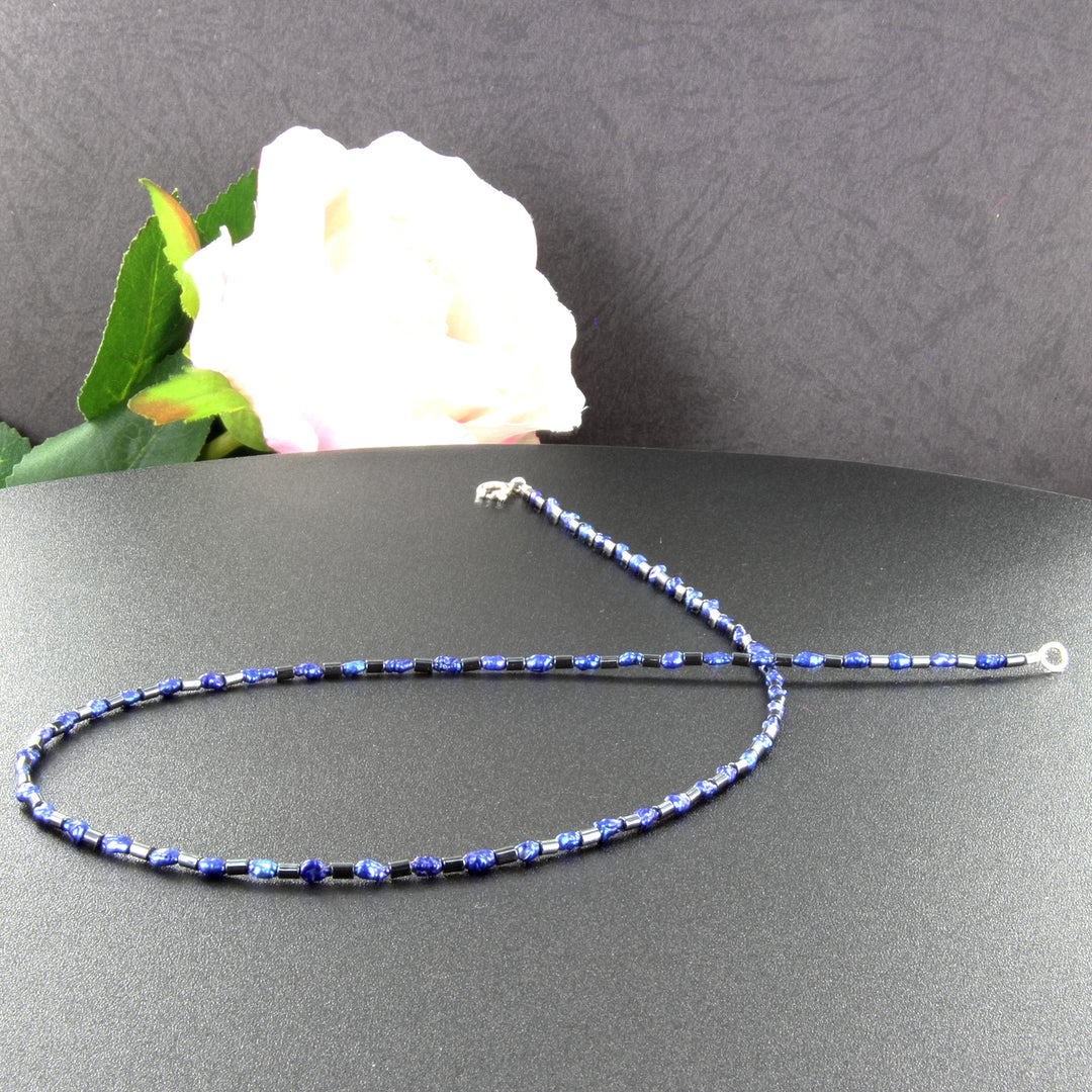 Dunkelblaue Perlenkette, Hämatit-Reiskornperlen-Collier