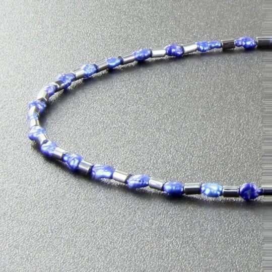 Dunkelblaue Perlenkette, Hämatit-Reiskornperlen-Collier