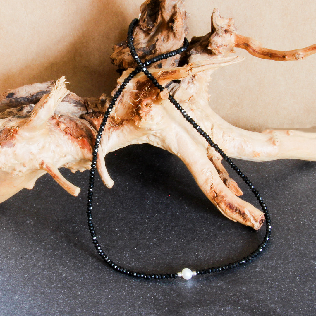 Schwarze Spinell Süßwasserperle Collier Silber