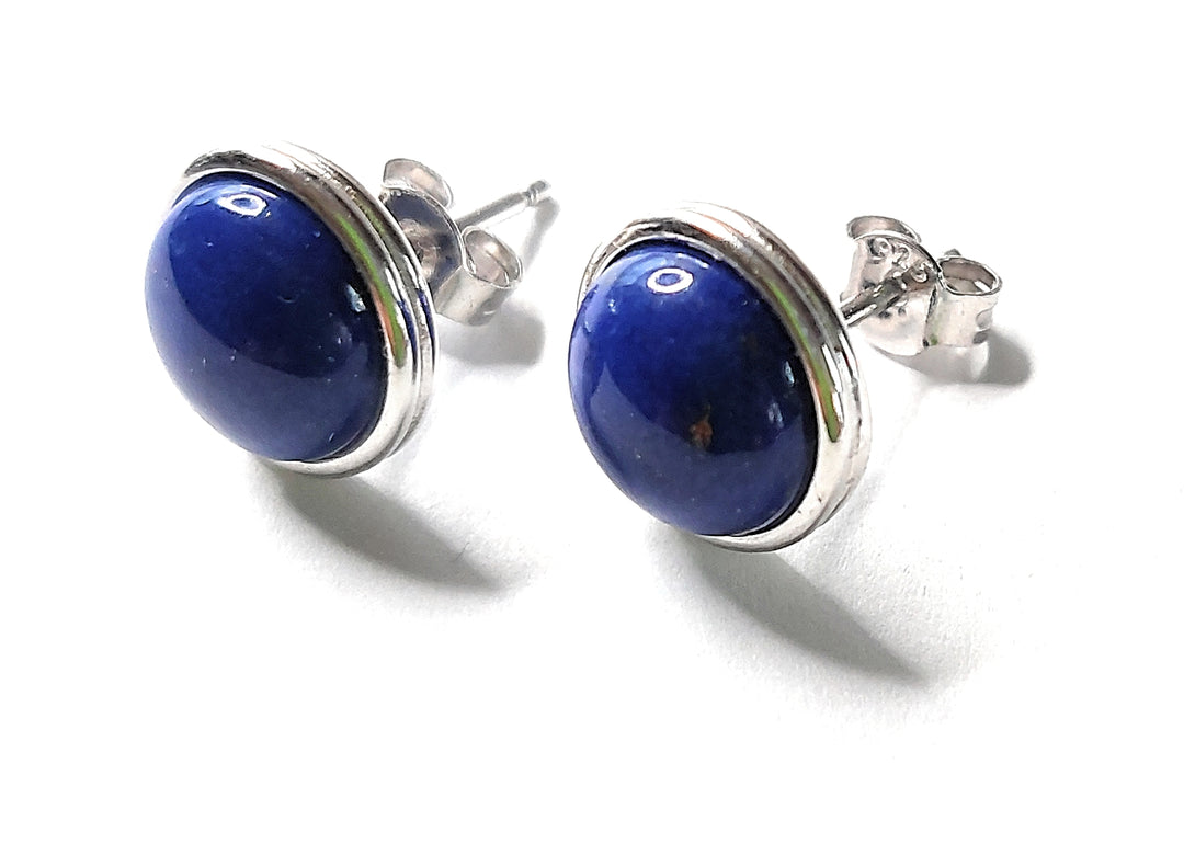 Dunkelblaue Lapislazuli-Ohrstecker mit feinem Silberrand