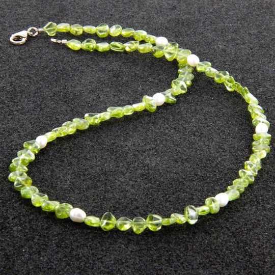 Peridotkette in Herzform mit Perlen