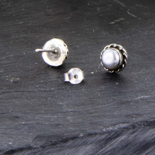 Echte Perle mit feiner Silberrosette, 925er Silber