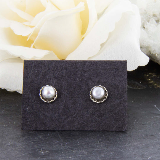 Echte Perle mit feiner Silberrosette, 925er Silber