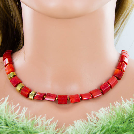 Leuchtend rote Korallenkette, Silber vergoldet