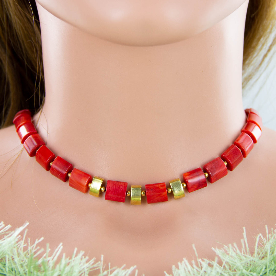 Leuchtend rote Korallenkette, Silber vergoldet