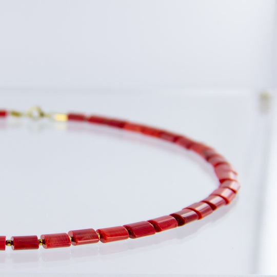 Leuchtend rote Korallenkette, Silber vergoldet