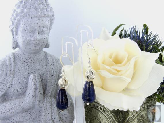 Dunkelblaue Lapislazuli-Ohrhänger mit Silber geschliffener Kugel Fischerhaken in Silber