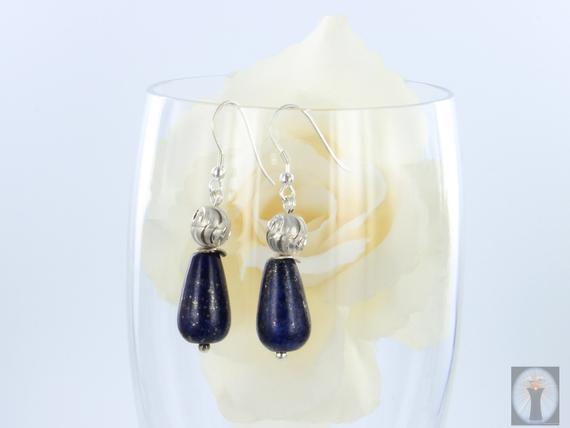 Dunkelblaue Lapislazuli-Ohrhänger mit Silber geschliffener Kugel Fischerhaken in Silber