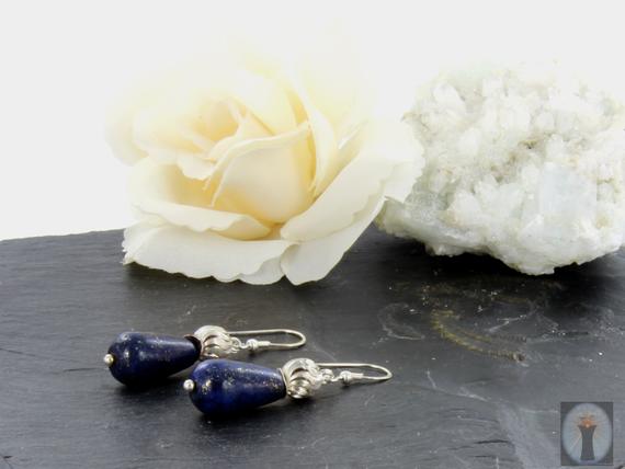 Dunkelblaue Lapislazuli-Ohrhänger mit Silber geschliffener Kugel Fischerhaken in Silber