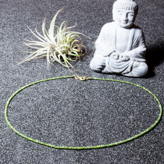 Exquisites Hellgrünes Diamanten-Collier facettiert geschliffen 43,5 cm lang ca. 14 ct
