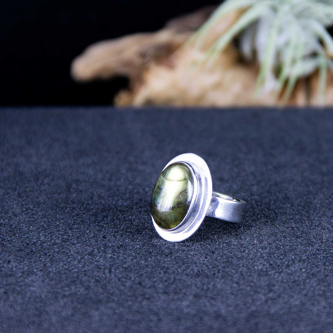Labradorit-Ring mit verstellbarer Silberringschiene