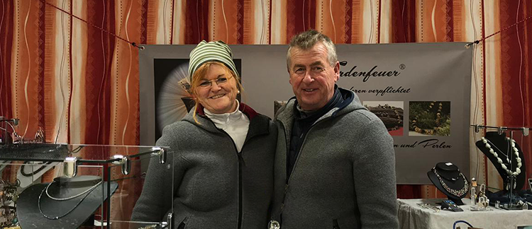 Maria und Dieter Stürenburg auf ihrem Marktstand