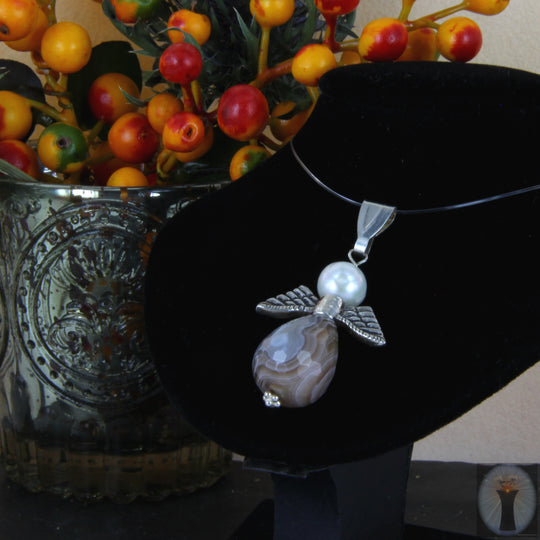 Kettenanhänger Engel aus Achat mit weißer Perle und 925er Silber