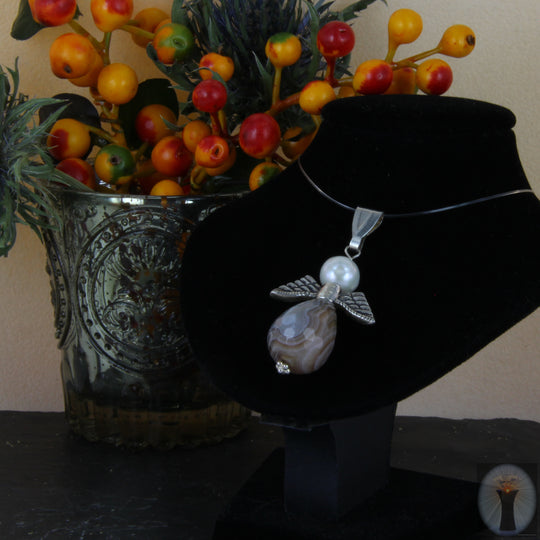 Kettenanhänger Engel aus Achat mit weißer Perle und 925er Silber