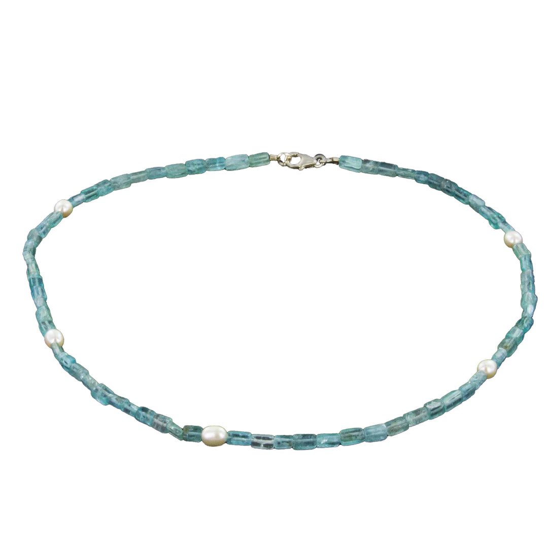 Hellblaue Apatitquader-Kette mit Perlen Silberkarabiner