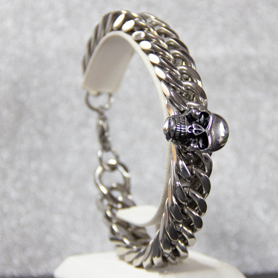 Edelstahl-Armband mit Totenkopf, Panzerkette silberfarbig mit Karabinerverschluss