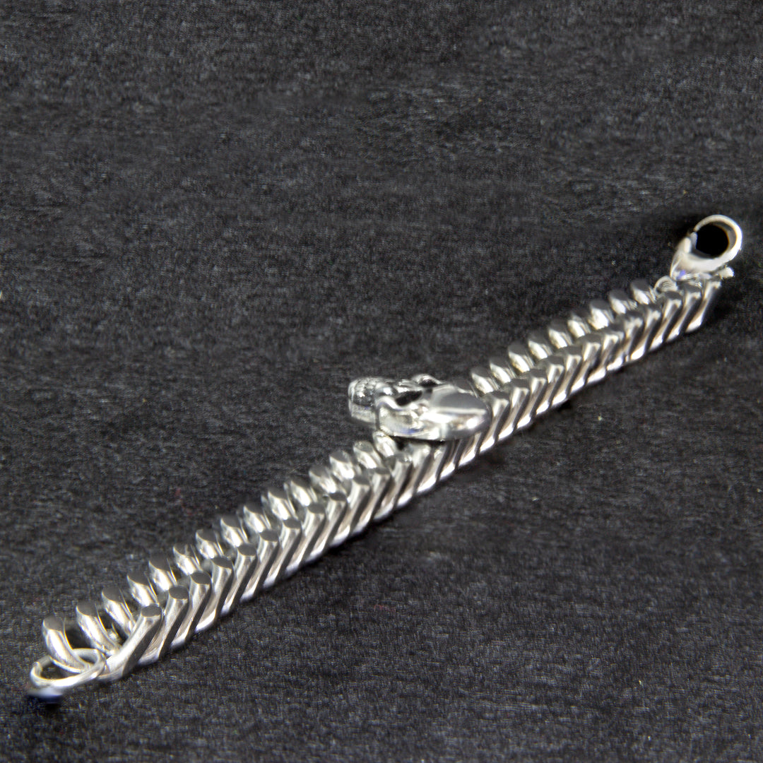 Edelstahl-Armband mit Totenkopf, Panzerkette silberfarbig mit Karabinerverschluss