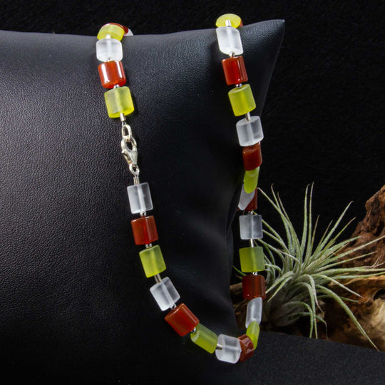 Farbenfrohe Halskette aus Karneol - Bergkristall - Serpentin