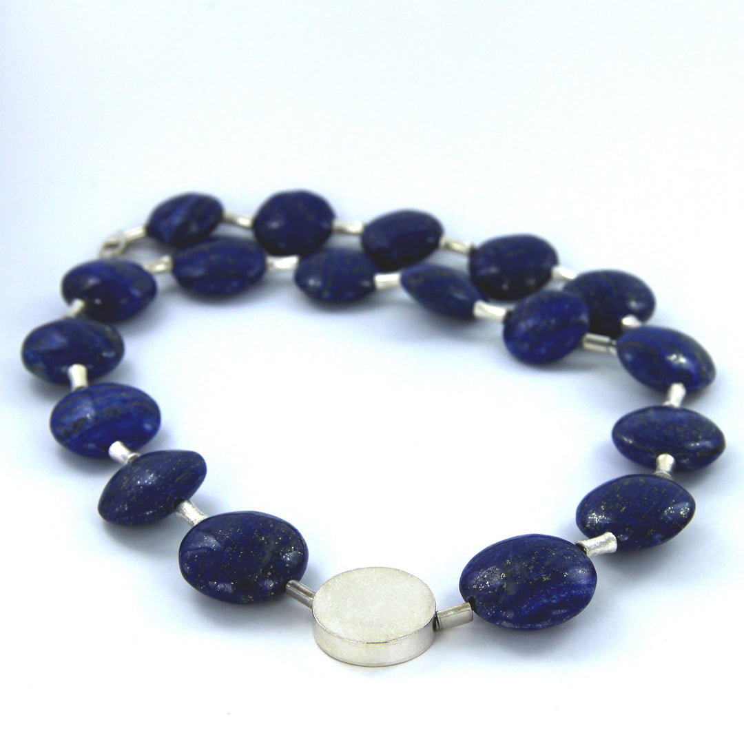 Dunkelblaue Lapislazuli-Kette, Linsencollier und 925er Sterlingsilber