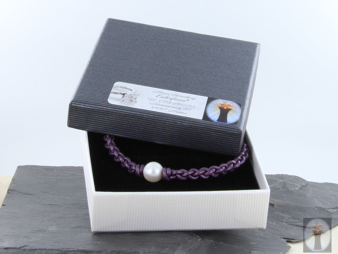 Lederarmband Violette, geflochten mit Perle und Magnetdrehverschluss