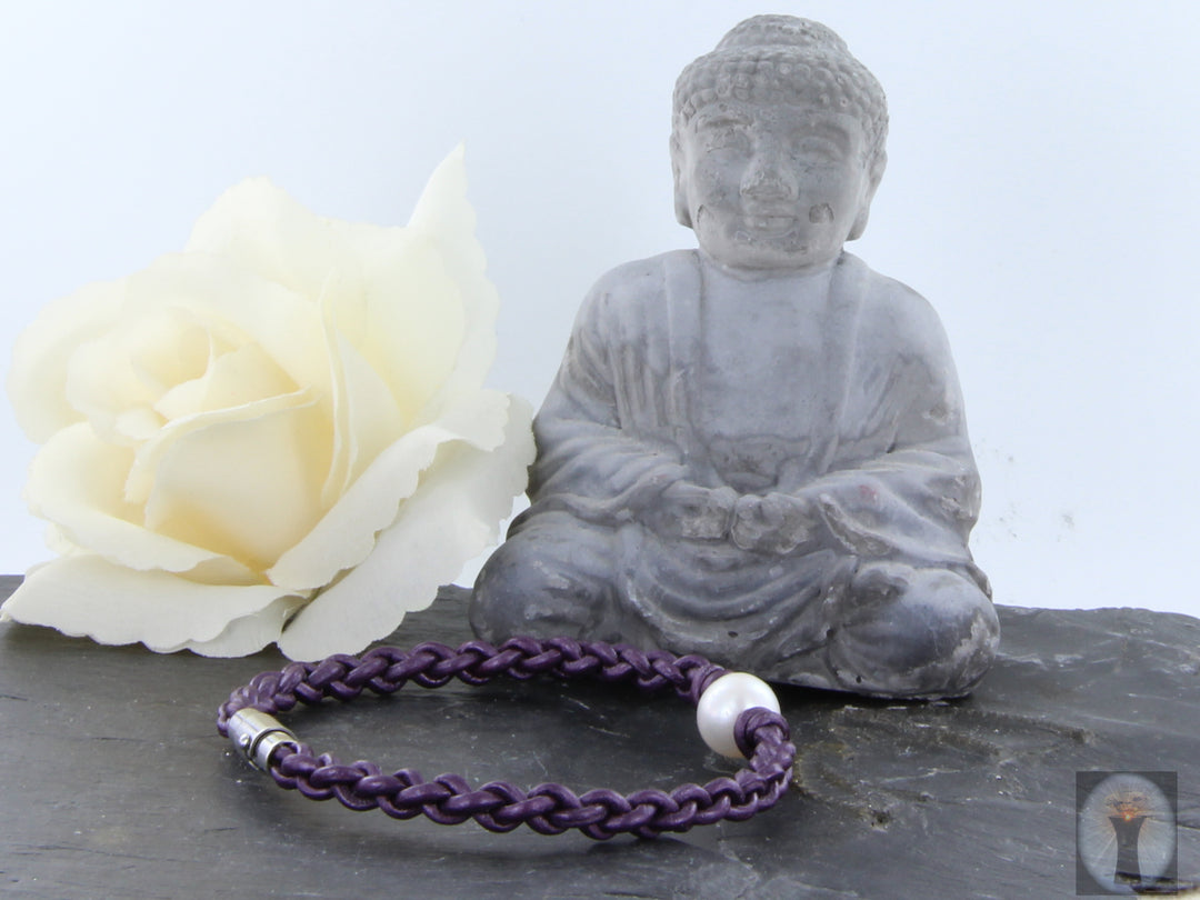 Lederarmband Violette, geflochten mit Perle und Magnetdrehverschluss