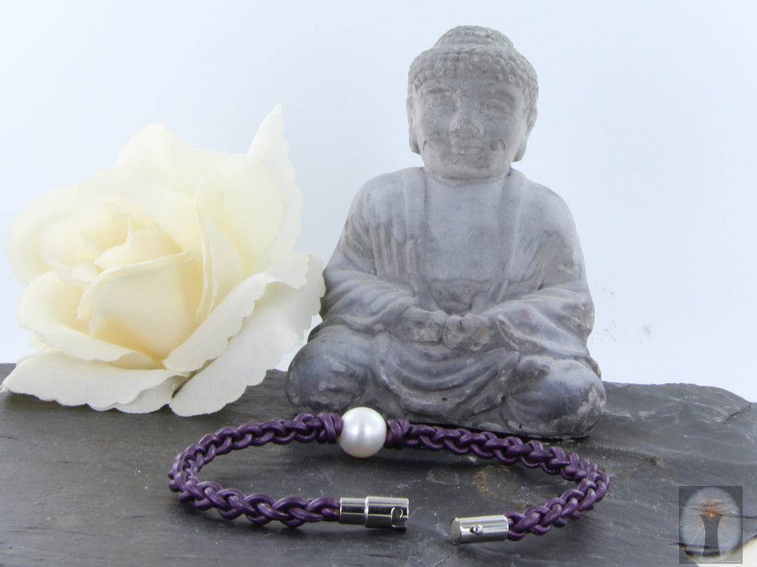 Lederarmband Violette, geflochten mit Perle und Magnetdrehverschluss