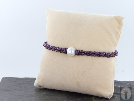 Lederarmband-Violettes-geflochten-mit-Perle