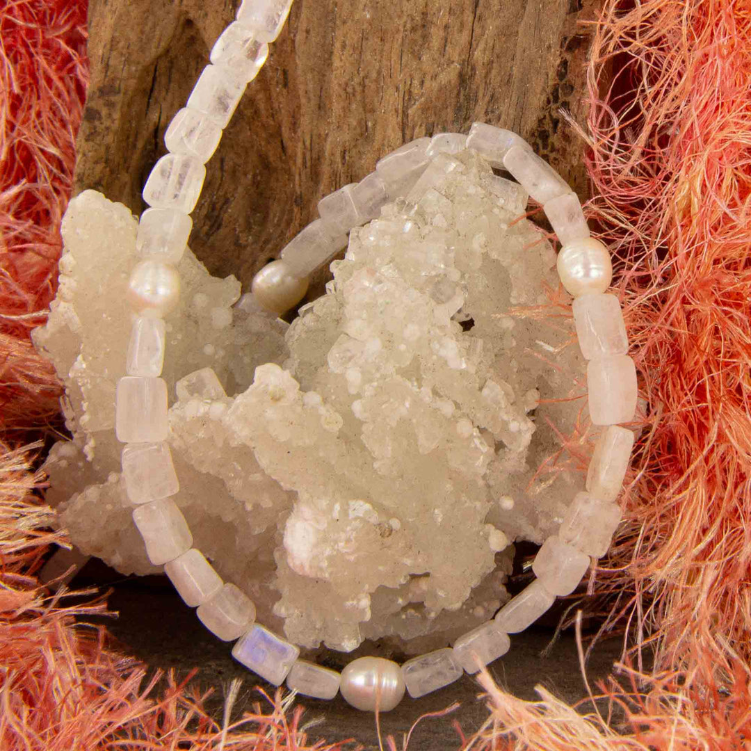Mondstein-Perlen-Kette mit Mondsteinquadern und Silberkarabiner