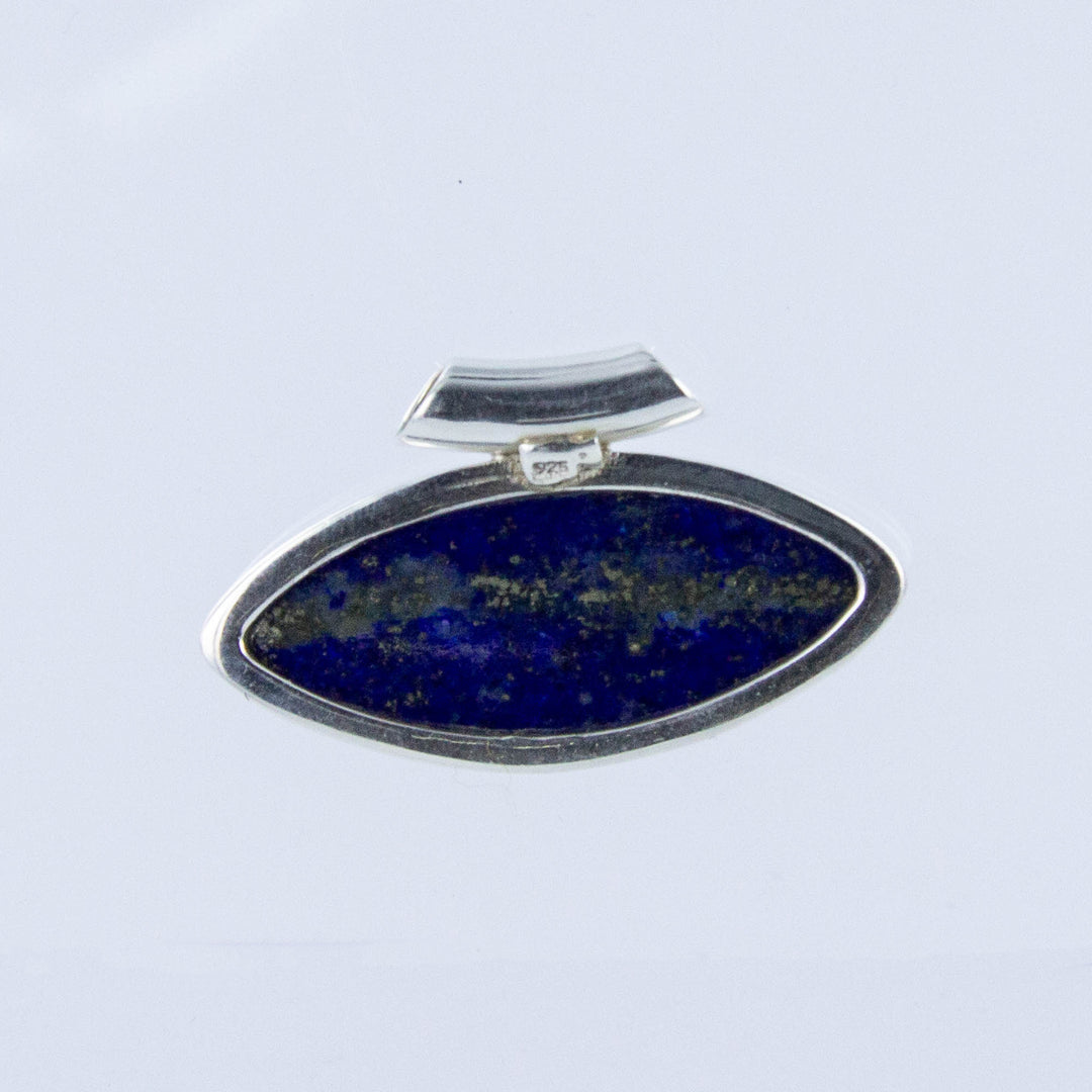 Lapislazuli-Kettenanhänger in Navetteform, quer in Silber gefasst