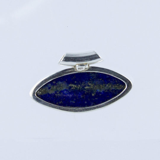 Lapislazuli-Kettenanhänger in Navetteform, quer in Silber gefasst