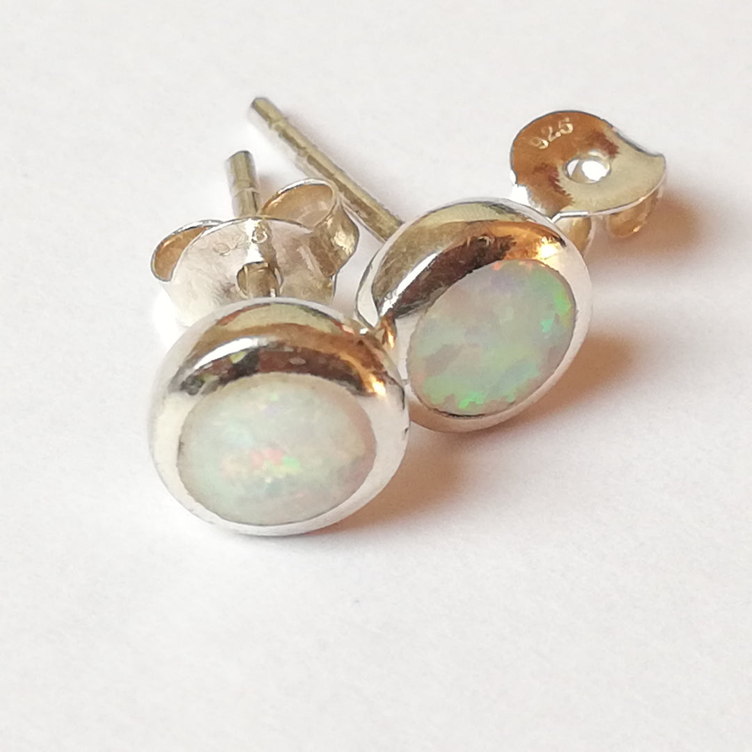 Opal-Ohrstecker-weisser-Opal-