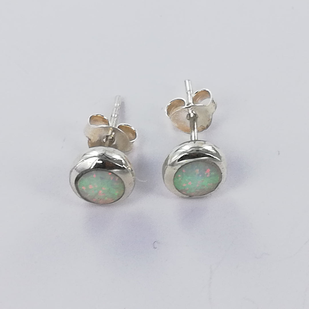 Opal-Ohrstecker - 925er Silber mit weißem Opal