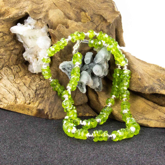 Peridotkette aus facettierten Rondellen, silberner Karabinerverschluss