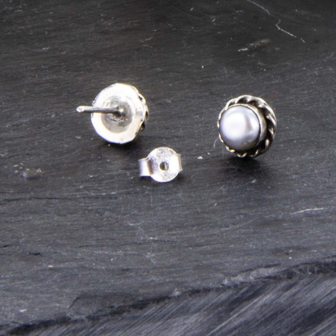 Echte Perle mit feiner Silberrosette, 925er Silber