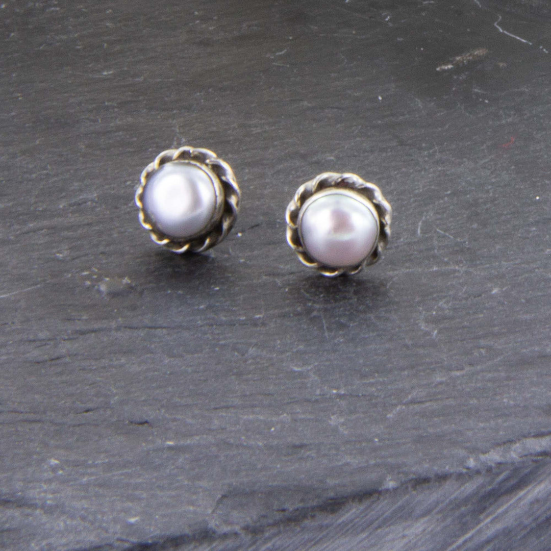 Echte Perle mit feiner Silberrosette, 925er Silber