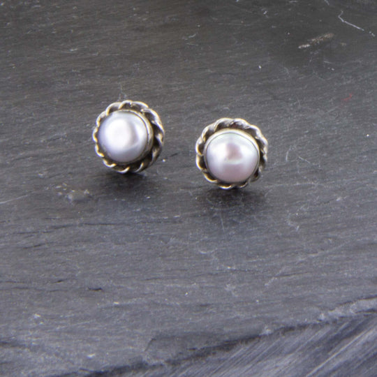 Echte Perle mit feiner Silberrosette, 925er Silber