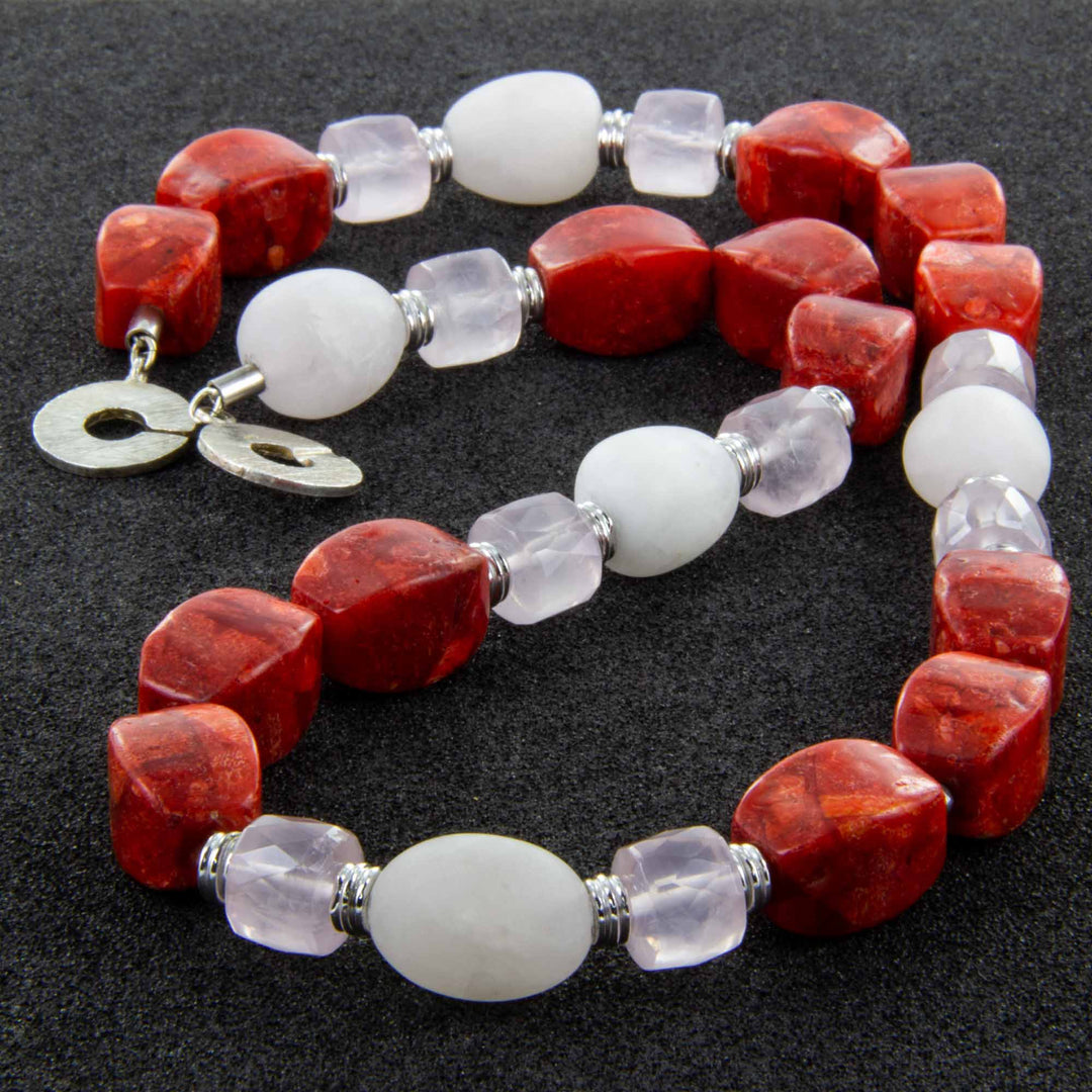 Schaumkorallen-Rosenquarz-Kette mit Elementen aus 925er Sterlingsilber - 59 cm lang