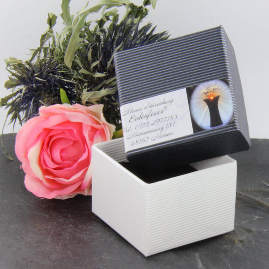 Geschenkschachtel für Fingerringe mit Rose dargestellt