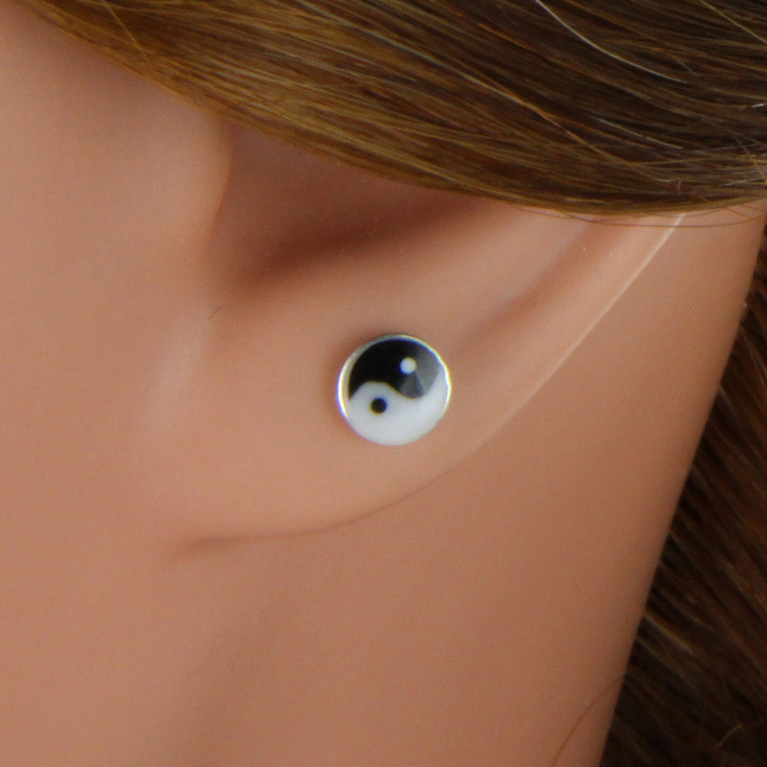 Yin-Yan-Ohrstecker-schwarz-weiss