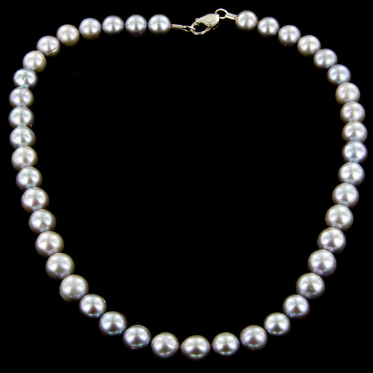 Perlenkette im strahlenden Silbergrau, klassische Süßwasser-Perlenkette