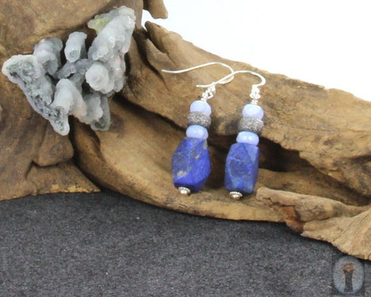 Lapis Lazuli-Ohrhänger mit Chalcedon Fischerhaken 925er Silber